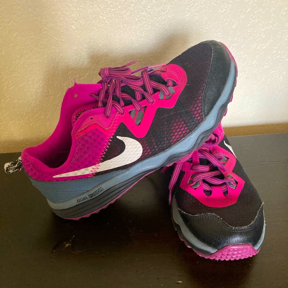 Snickers Nike size 7